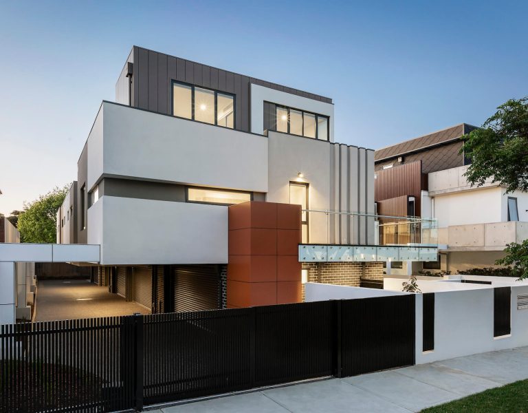 modern-house-facade-2021-08-27-19-27-44-utc.jpg